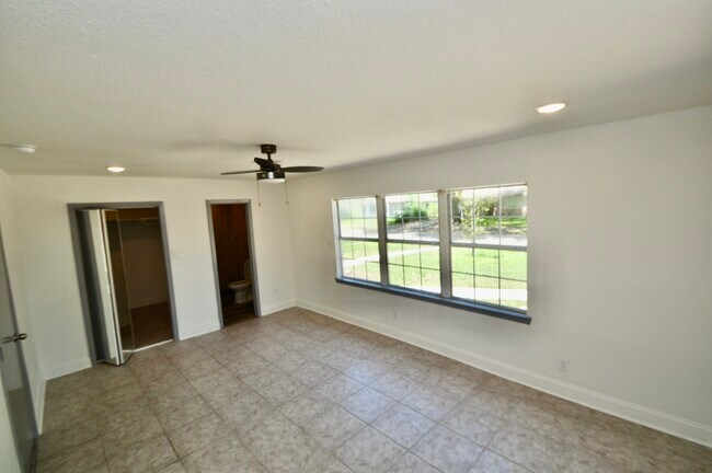 Building Photo - 10610 Fleming Dr