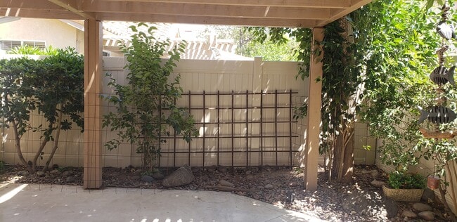 Building Photo - 1046 Southern Hills Dr