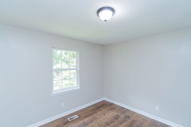 Building Photo - 3 Bedroom, 2 Bath Charmer in Ringgold, GA!!