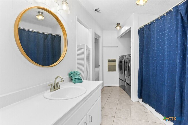 Building Photo - 1433 Riviera Dr