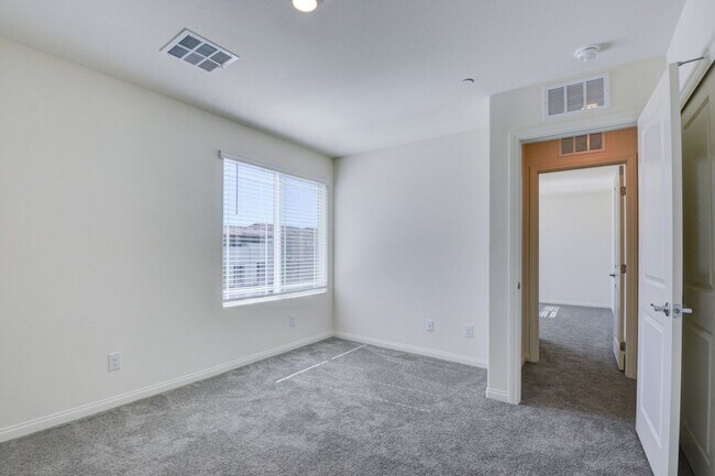 Building Photo - BRAND NEW BEAUTIFUL 4 BEDROOM!