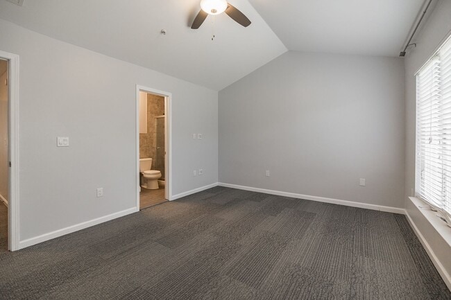 Building Photo - 3-Bedroom Townhouse in the Summit of Athens