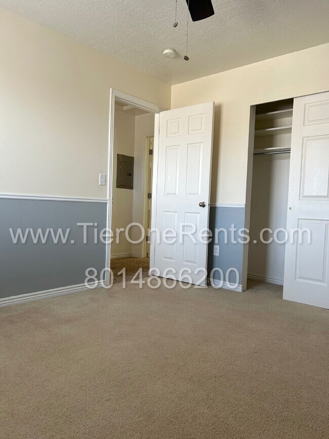 Building Photo - Move-in special: $500 off First months rent