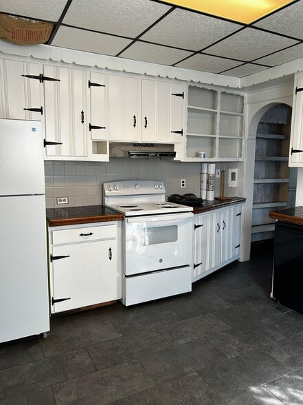 Building Photo - 308 North Blakely Street