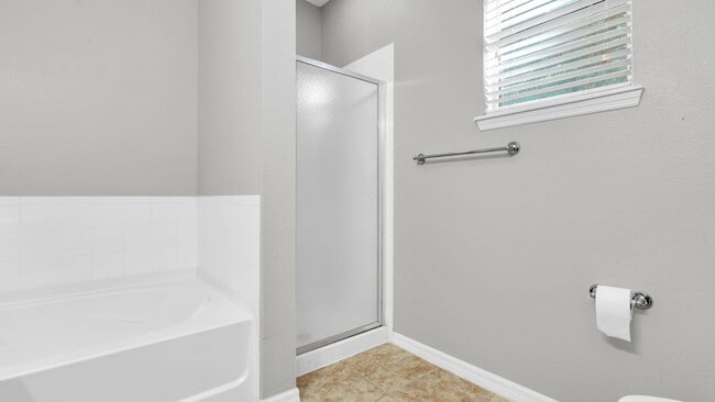 Building Photo - Beautiful 3BD/2BTH Home in Colony Lakes!