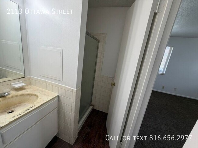 Building Photo - 2113 Ottawa St