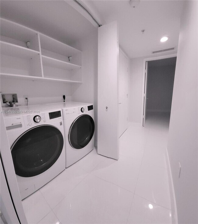 Building Photo - 250 Sunny Isles Blvd