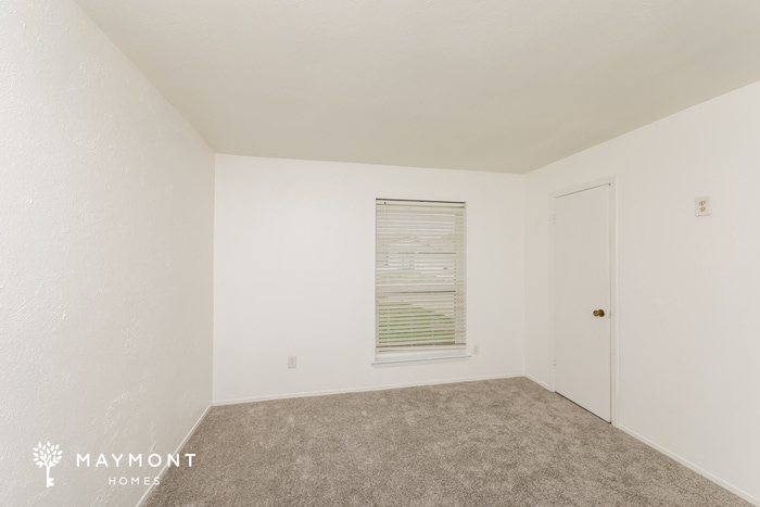 Building Photo - 1420 Palisades Dr