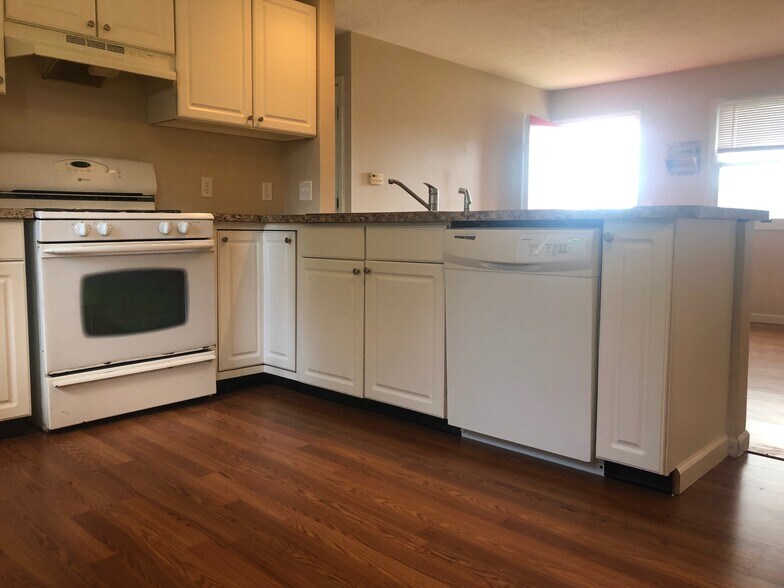 Kitchen - 1510 Dot Street
