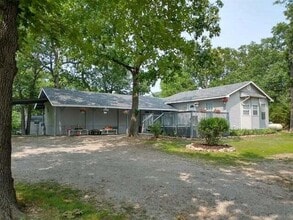 Building Photo - 225 Dakota Rd