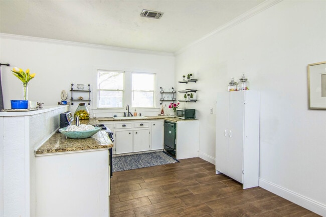 Building Photo - 11844 13th St