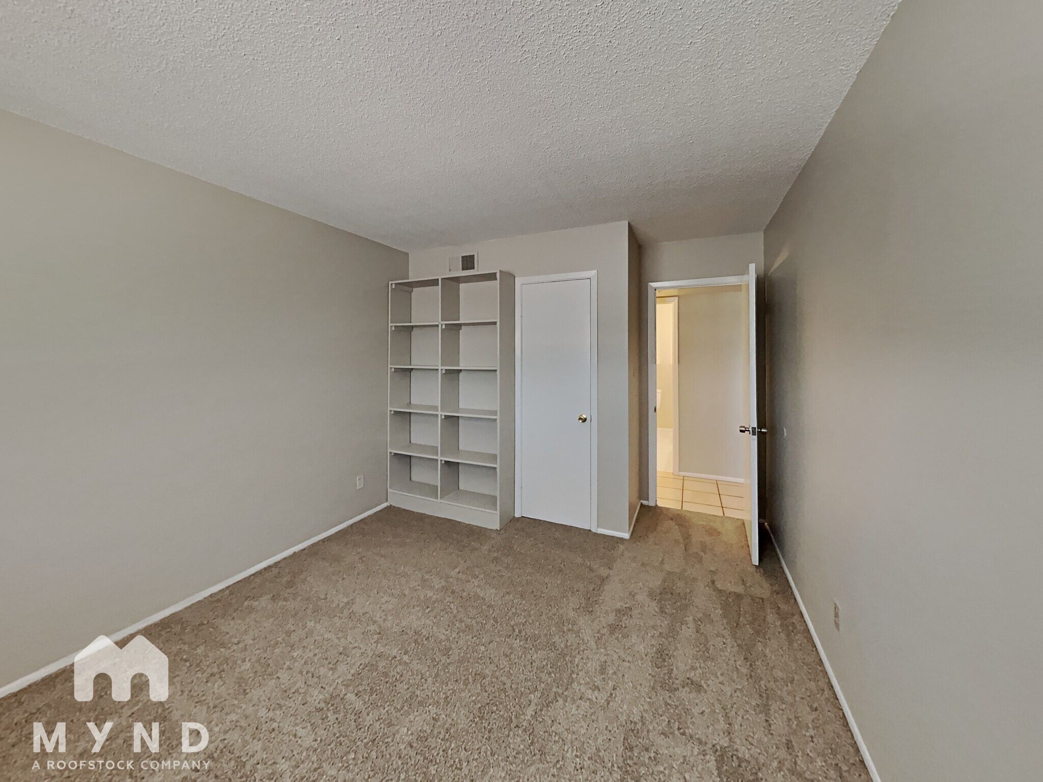 Building Photo - 537 E Laguna Dr