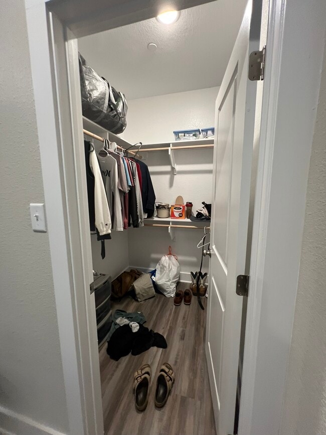 Building Photo - 710 Vassar Ct