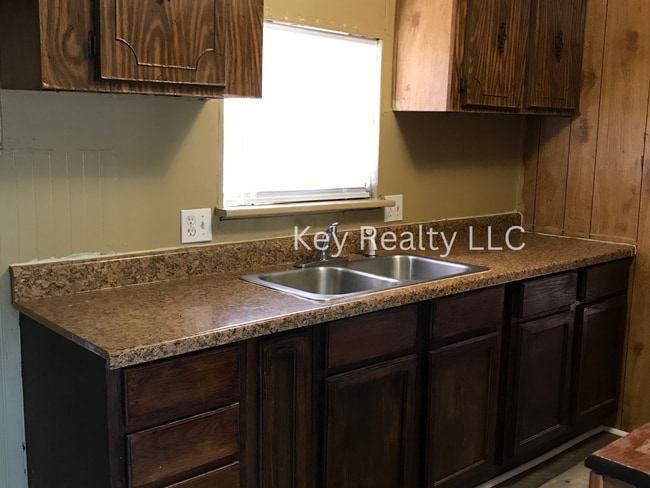 Building Photo - 112 Anthony St