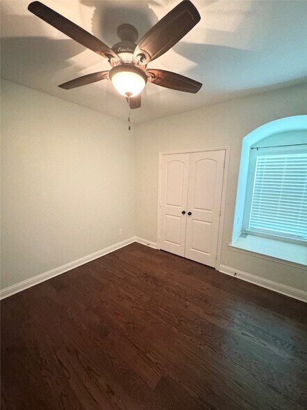 Building Photo - 1713 Fair Oaks Ln
