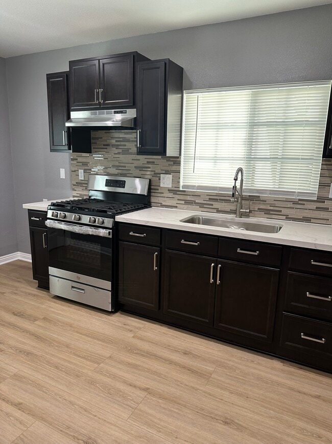 Primary Photo - 1535 Freeman Ave