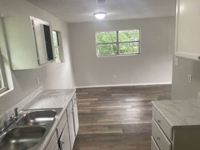 Building Photo - 13626 Collins St