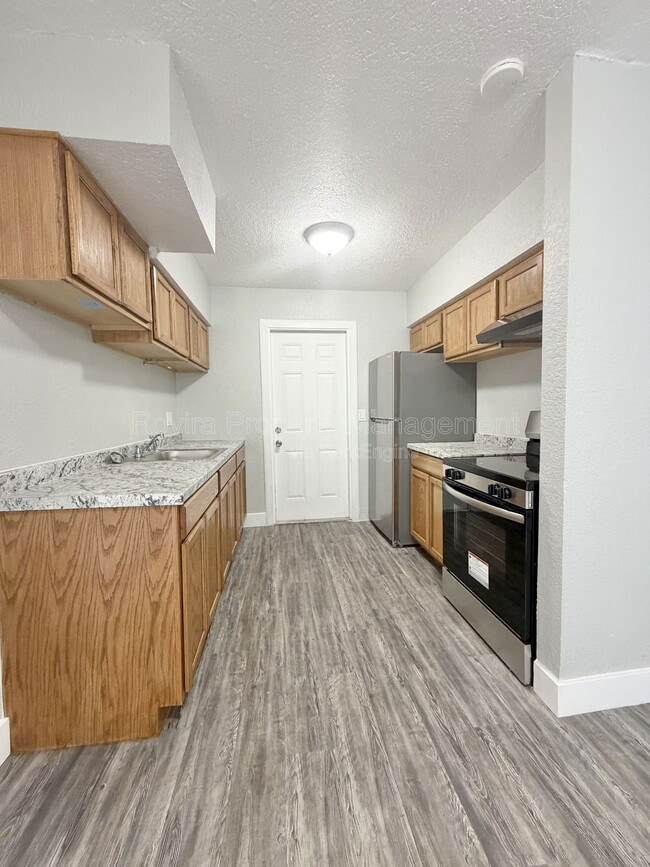 Building Photo - 2107 Bonneville Dr