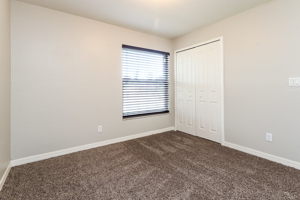 Building Photo - 1414 NE Van Loon Ln