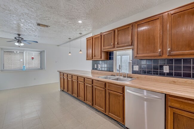 Building Photo - 20331 Pinefield Ln