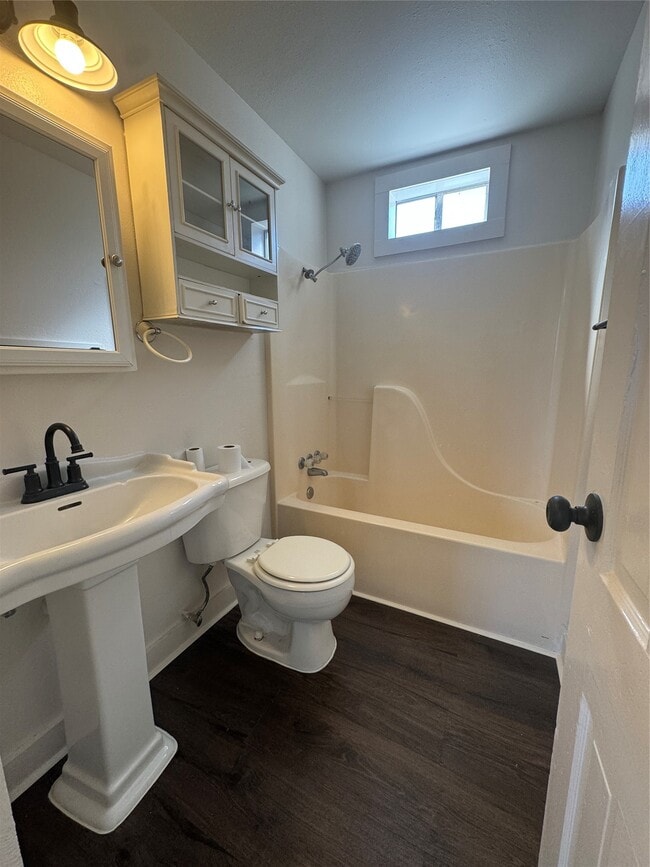 Building Photo - 801 8th St