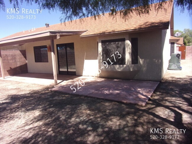 Building Photo - 3 Bedroom 2 Bath- 10048 E Desert Aire Driv...