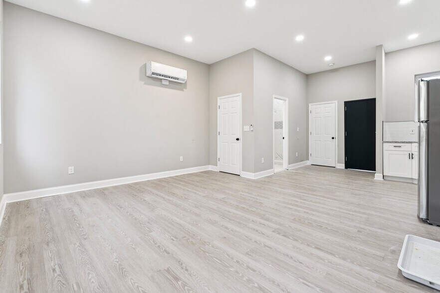 Building Photo - 916 N Arlington Ave