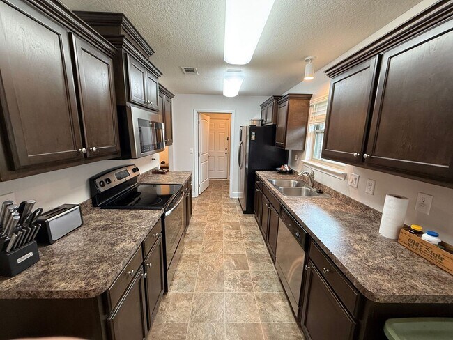 Building Photo - Pensacola - Logan Place - 3 bedroom, 2 bat...