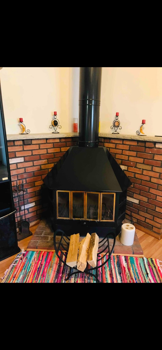 Building Photo - 142 Cross Country Ln