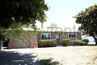 Building Photo - 5121 Da Rosa Dr
