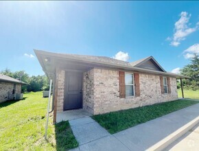 Building Photo - Close to Silo school/Paved street/Trees ar...