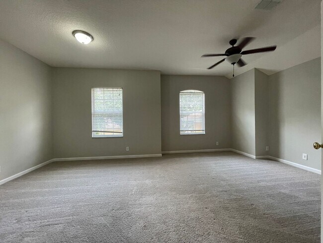 Building Photo - Beautiful Spacious Home in Deland