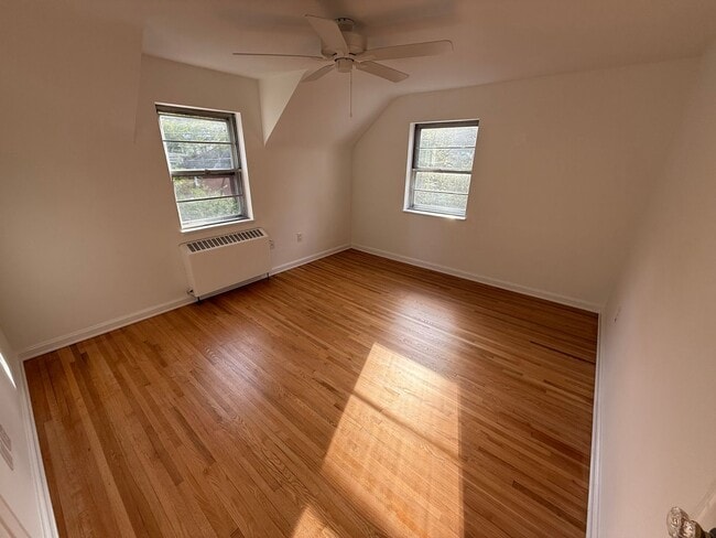 Building Photo - Charming Duplex Near Downtown State Colleg...