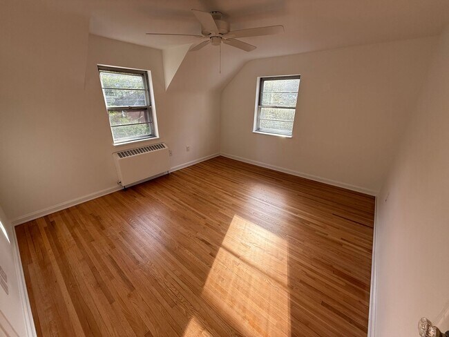 Building Photo - Two Bedroom Duplex Located Just Blocks from Downtown - No Students Permitted