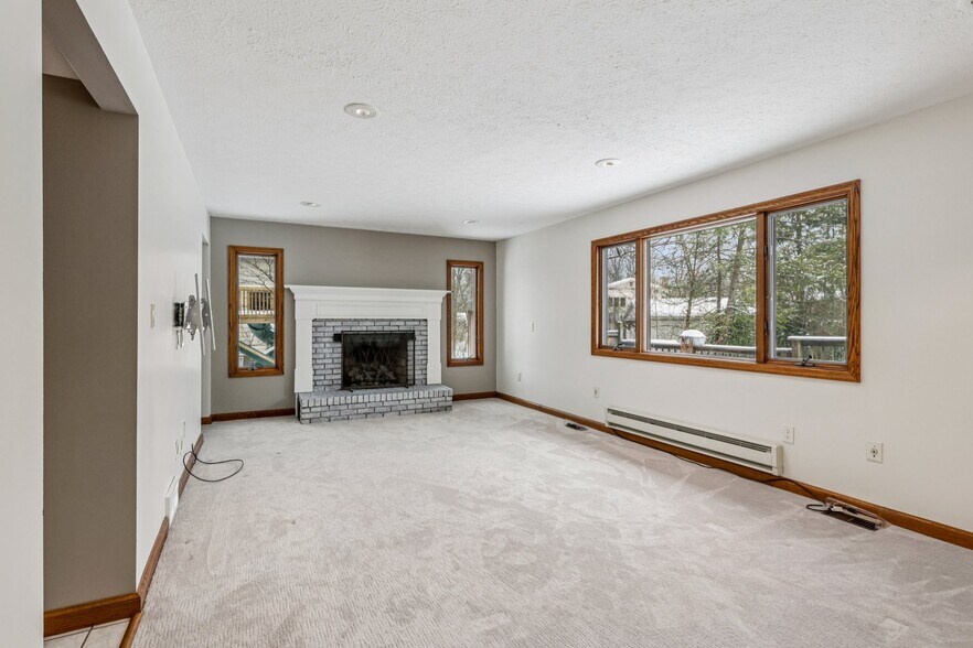 Building Photo - 6235 Sunnywood Dr