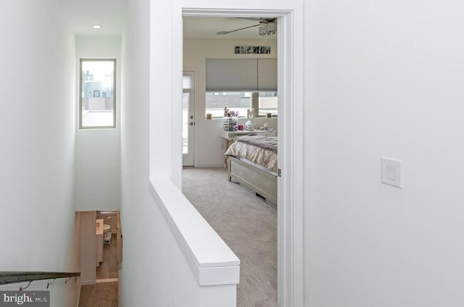 Building Photo - 3123 Beachview Ln