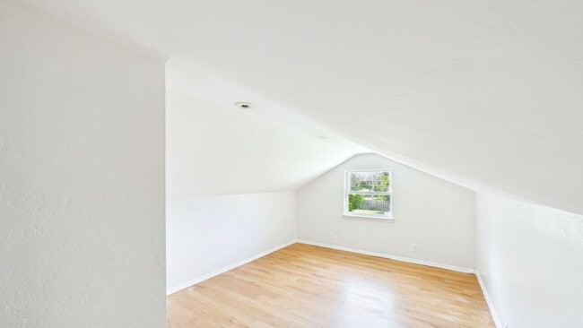 Building Photo - 1642 39th St S