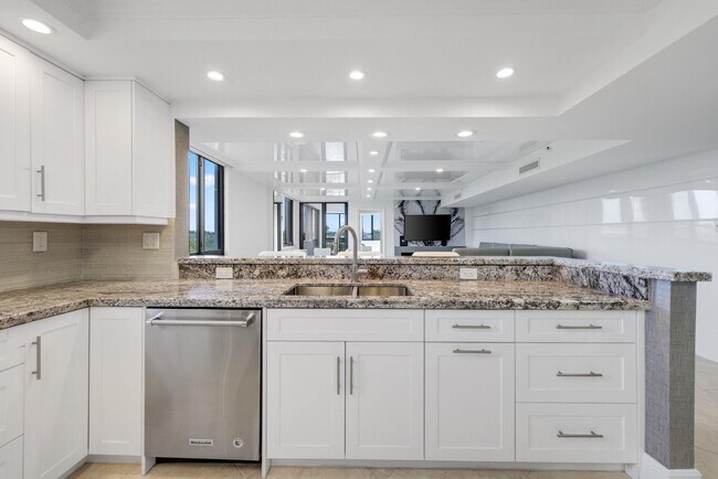 Building Photo - 3420 S Ocean Blvd