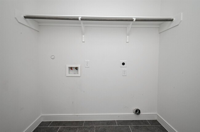 Building Photo - 8930 Spring Knoll Forest Dr