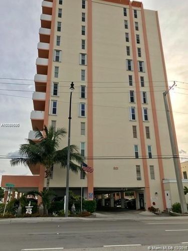 Building Photo - 801 S Ocean Dr
