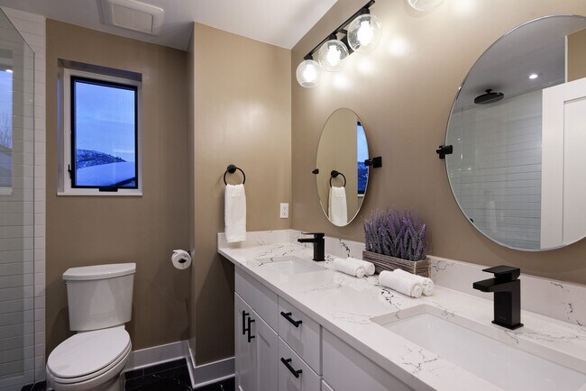 Building Photo - 888 Horse Ranch Dr