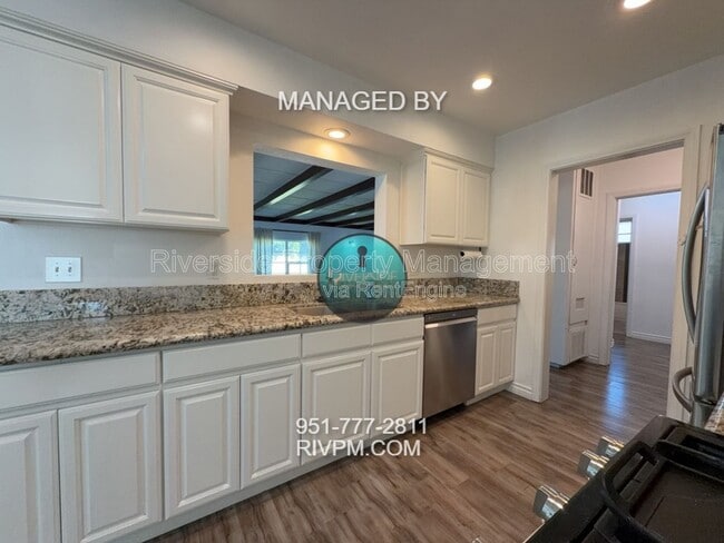 Building Photo - 9817 Olive St