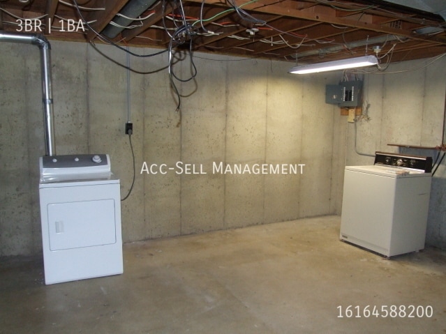 Building Photo - 5798 Christie Ave SE