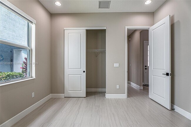 Building Photo - 15431 Goldfinch Cir