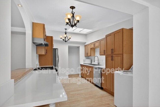 Building Photo - 2363 Judson St