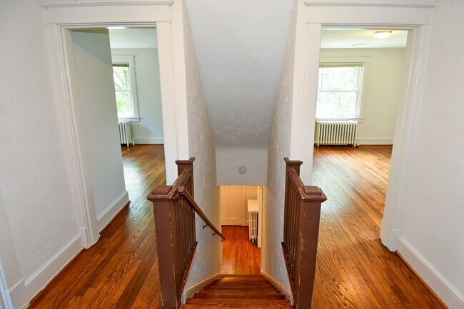 Building Photo - 633 24th St S