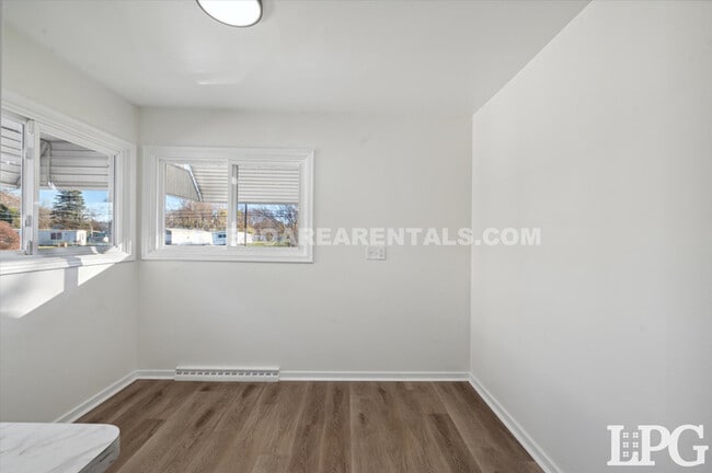 Building Photo - 3058 Nebraska Ave