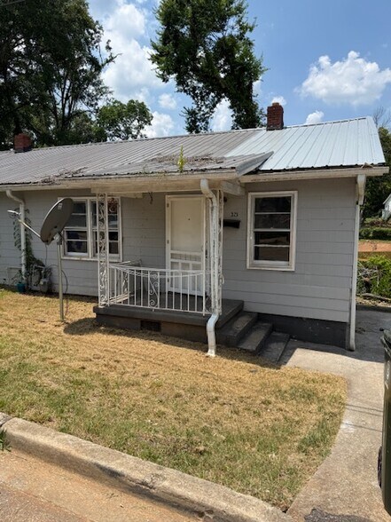 Primary Photo - 321 Douthit St