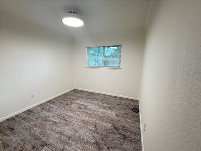 Building Photo - 1427 Kappa St