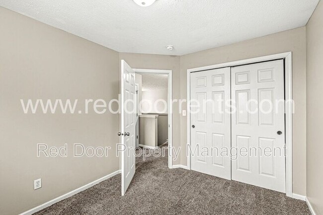 Building Photo - 10857 Cedar Pine Dr